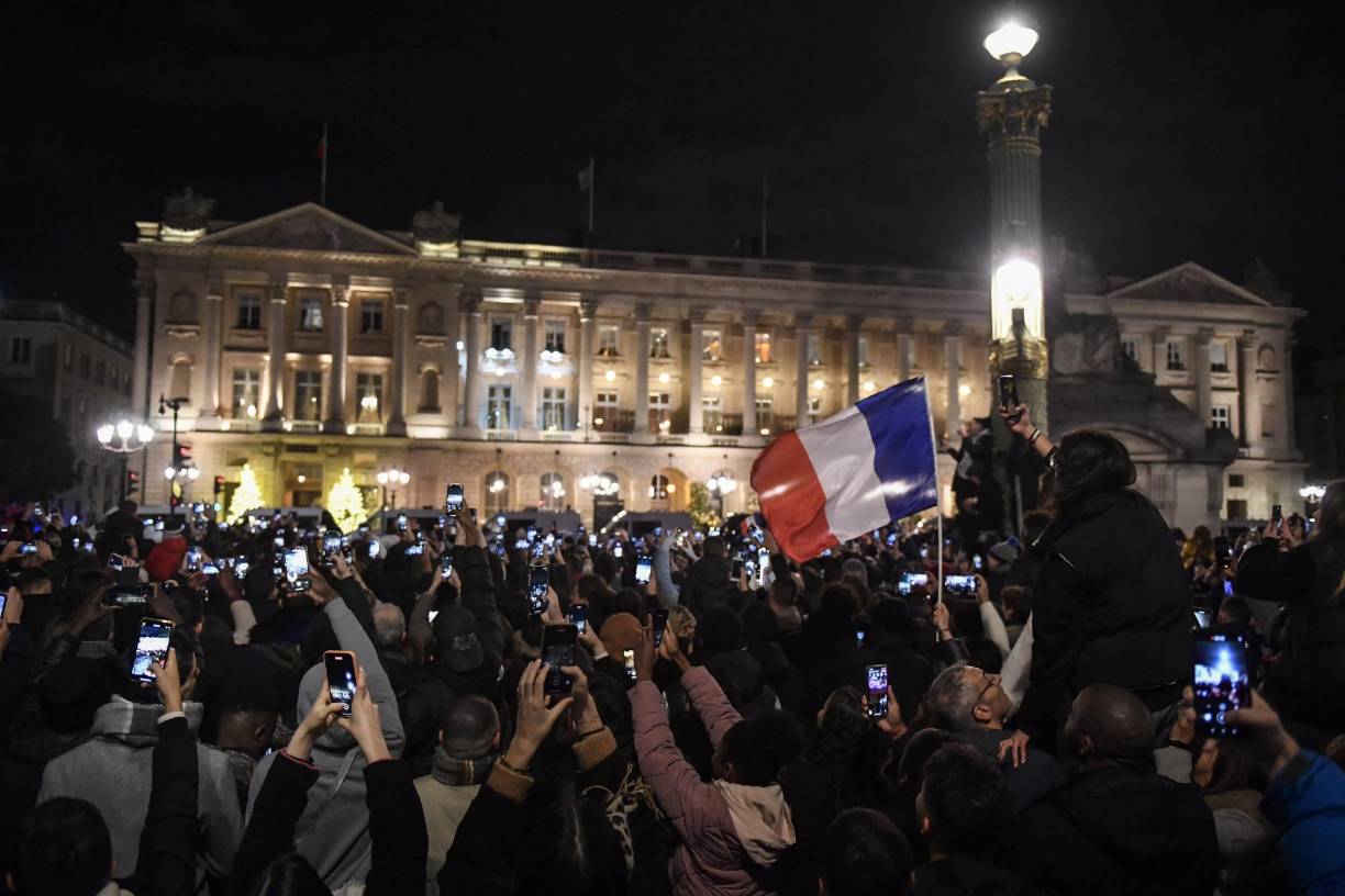 En donde miles de aficionados se reunieron para celebrar.