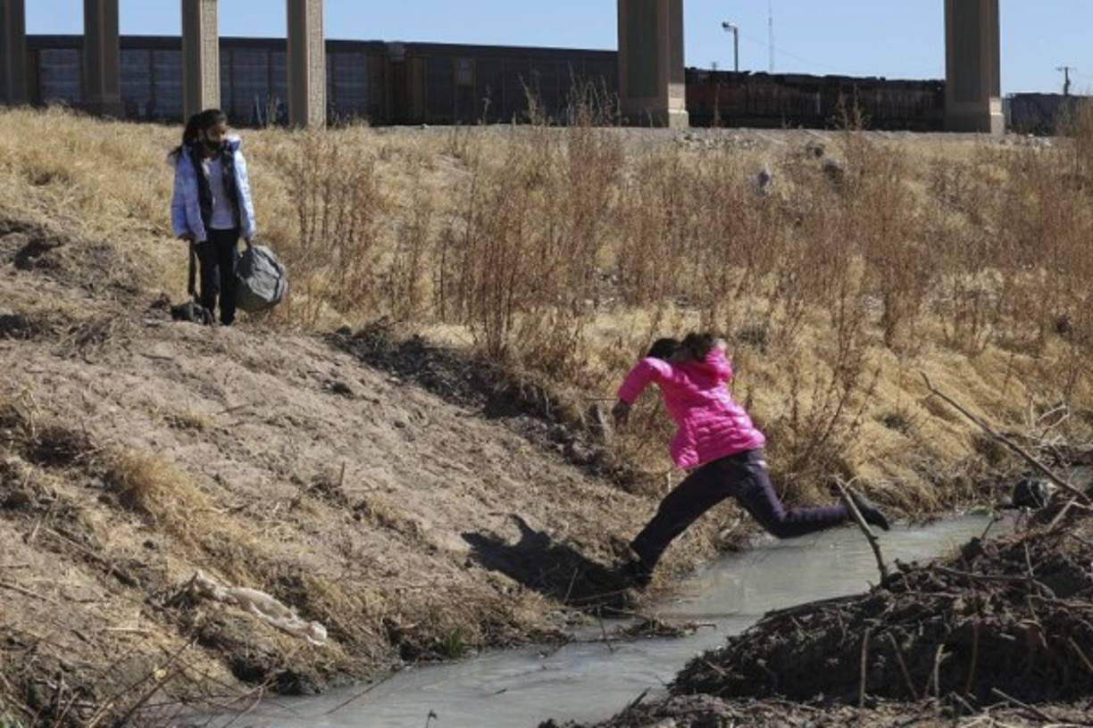 Medios estadounidenses reportaron también un incremento de la llegada de menores no acompañados al país.