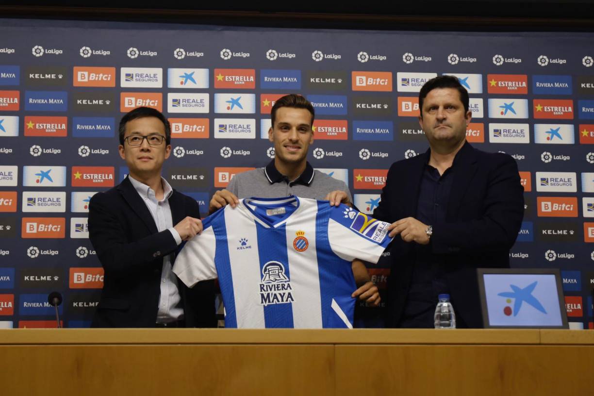 El defensa español Brian Oliván, que ha finalizado su vinculación con el Mallorca, ya es nuevo jugador del Espanyol. El lateral izquierdo se convierte en la primera incorporación espanyolista de cara a la temporada 2022-2023 y ya fue presentado en el RCDE Stadium.