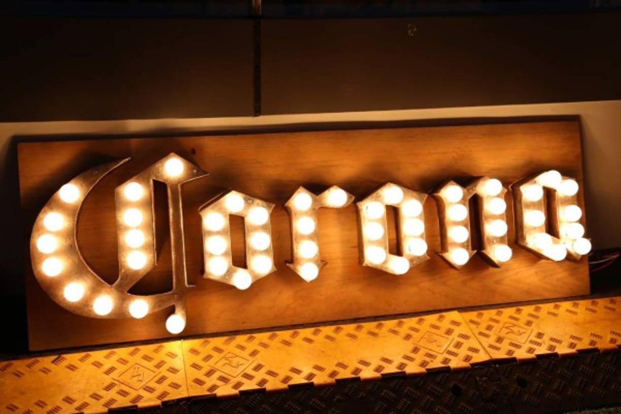 El nombre de Corona muy iluminado.