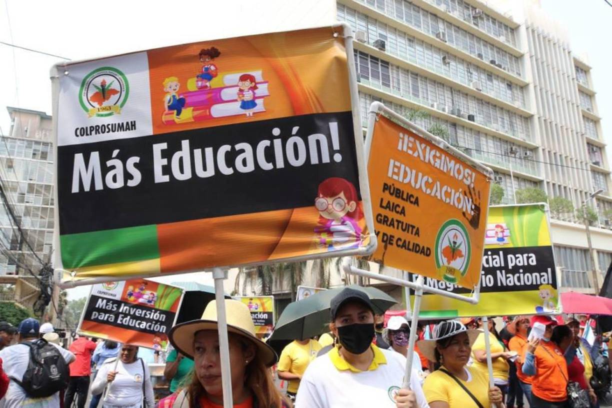 Más educación y una educación pública, laica, gratuita y de calidad, exigió Colprosumah. 