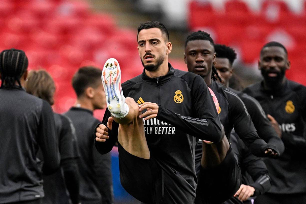 Ya en el campo, el delantero del Real Madrid usó los tacos y espera poder tener minutos en la final de Champions.