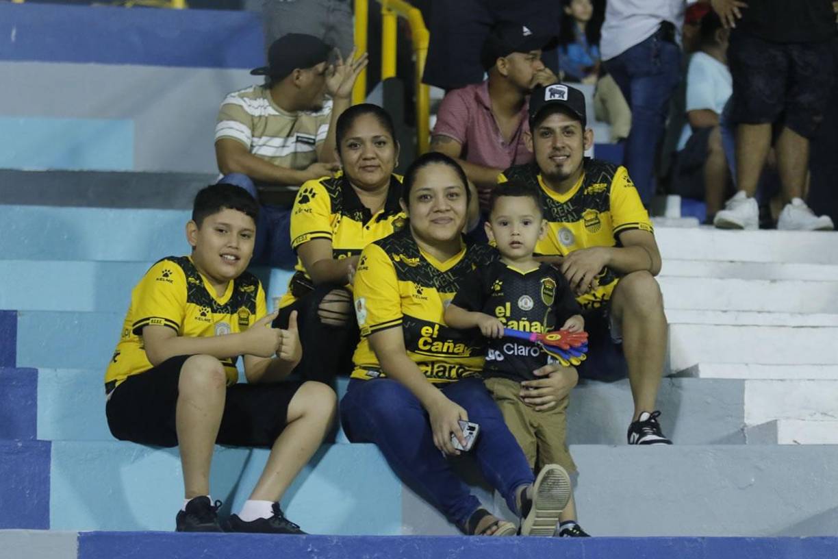 La familia aurinegra se ha hecho presente en el estadio Morazán para ver el derbi ante Marathón.