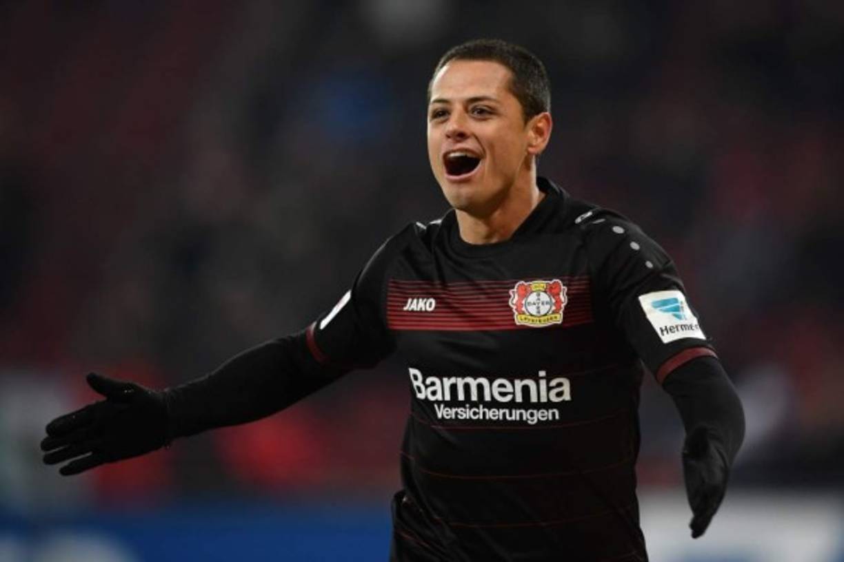 José Mourinho se desvive por Javier 'Chicharito' Hernández. El entrenador del Manchester United parece tener cada día más claro que le encantaría contar con el ariete mexicano en el vestuario de los 'Reds Devils' de cara a la próxima campaña.