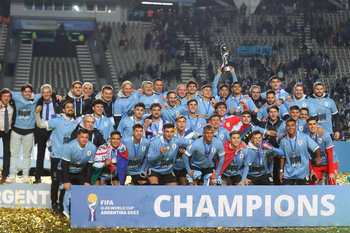 “El grupo hizo todos los méritos para festejar (...) es lindo hacer historia”, dijo emocionado el goleador de la noche a minutos de levantar la Copa del Mundo.