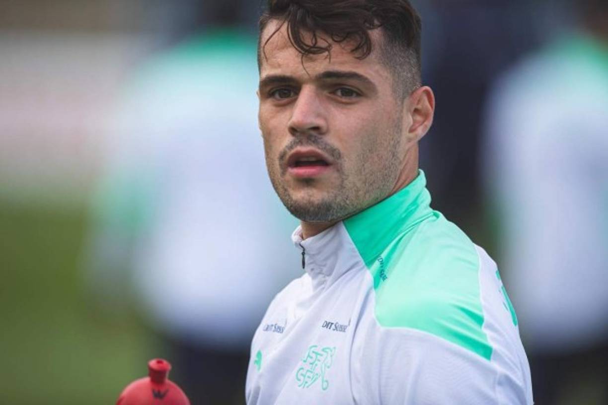 La Roma está avanzando para la contratación de Granit Xhaka. El centrocampista suizo ha sido uno de los jugadores fijos de Arteta en el Arsenal y podría salir del cuadro inglés. Foto Facebook Granit Xhaka.