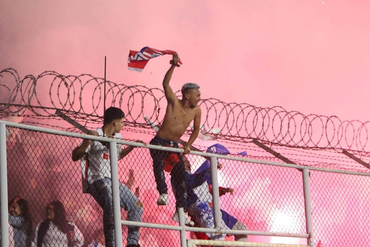 El olimpismo vivió una fiesta en el estadio Nacional Chelato Uclés con la coronación del equipo de Pedro Troglio.