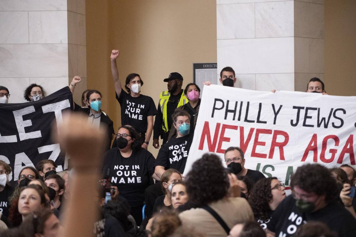 En los días posteriores al sangriento ataque de Hamás contra Israel, muchos árabes y <b>musulmanes</b> estadounidenses se sintieron bajo sospecha, como después de los atentados del 11 de septiembre de 2001. Una sensación que se agravó con el asesinato a puñaladas de un niño de origen palestino.