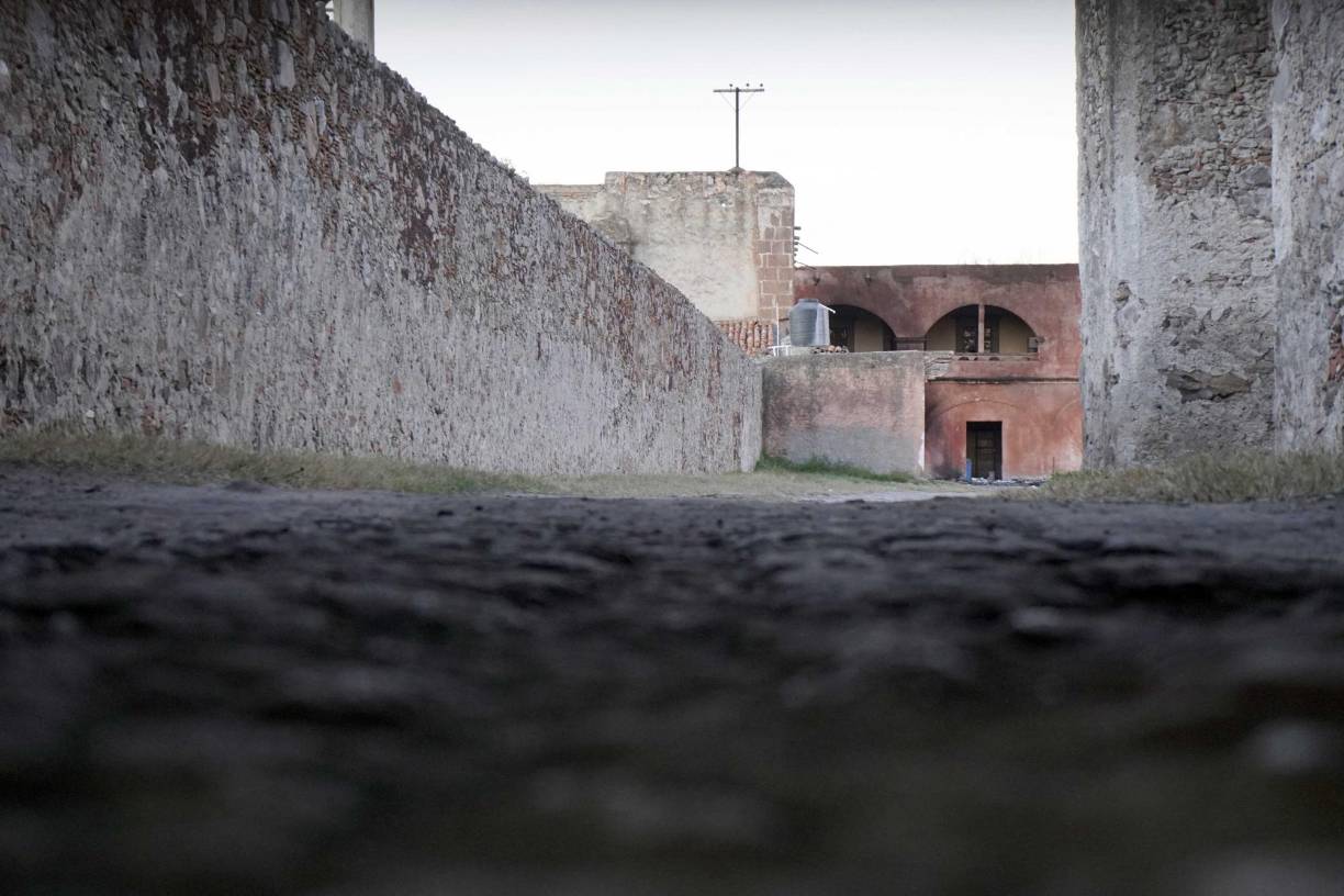 Según la hipótesis de la Físcalía, el domingo por la madrugada, un grupo de personas llegó a la exhacienda donde jóvenes convivían, los cuales, al notar su presencia, les pidieron que se retiraran. Ante ello, se retiraron, pero luego regresaron acompañados por otro grupo de personas con armas de fuego, el cual comenzó a disparar contra los presentes. El saldo de la masacre fue de 11 personas muertas y 14 lesionadas.