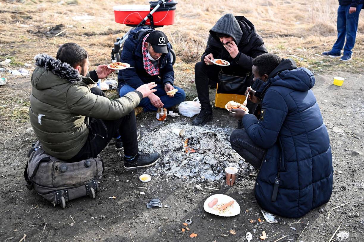 Despavoridos ucranianos huyen de Kiev tras amenazas de Rusia con enorme ataque