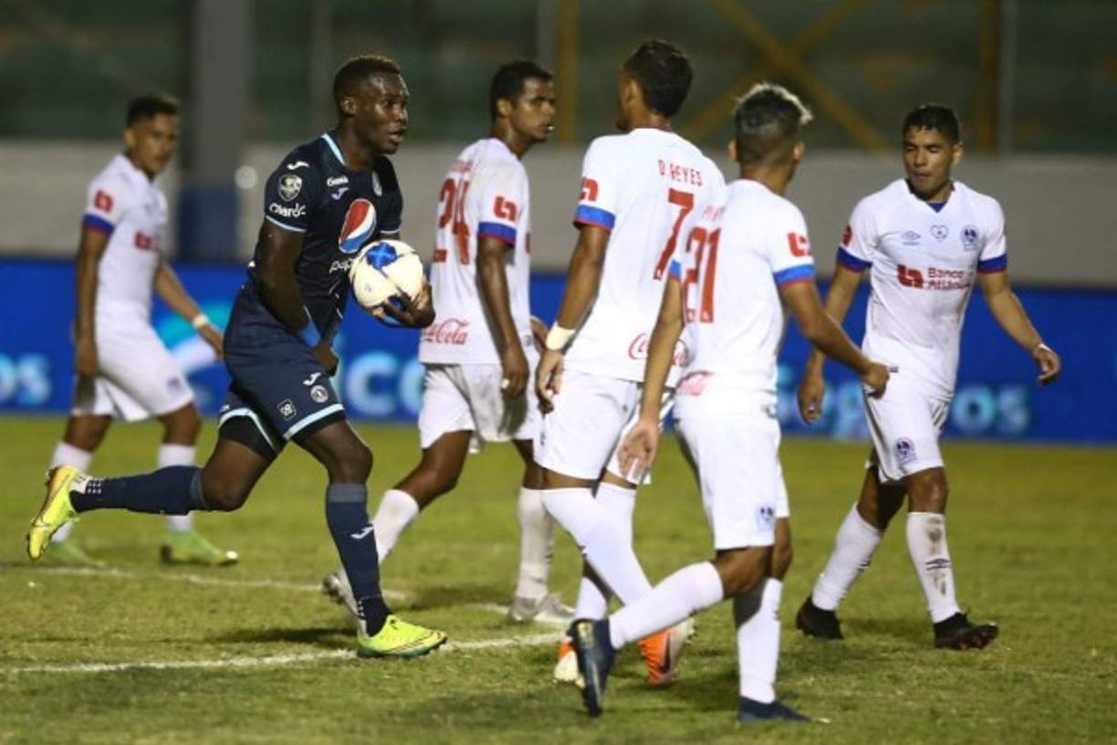 Rubilio Castillo celebró con ese obsceno gesto y se lo gritó a los jugadores del Olimpia.