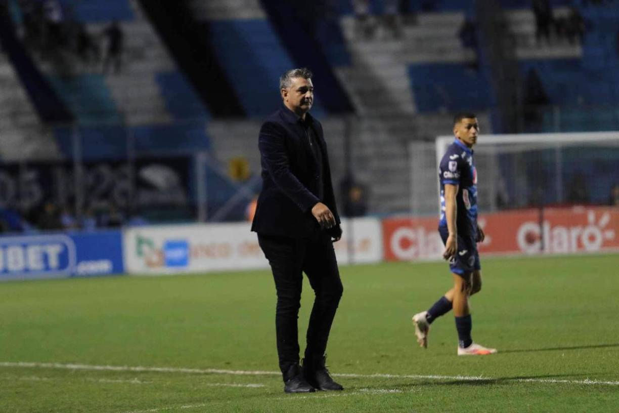 El look de Diego Vázquez en su vuelta al estadio Nacional Chelato Uclés con el Motagua.