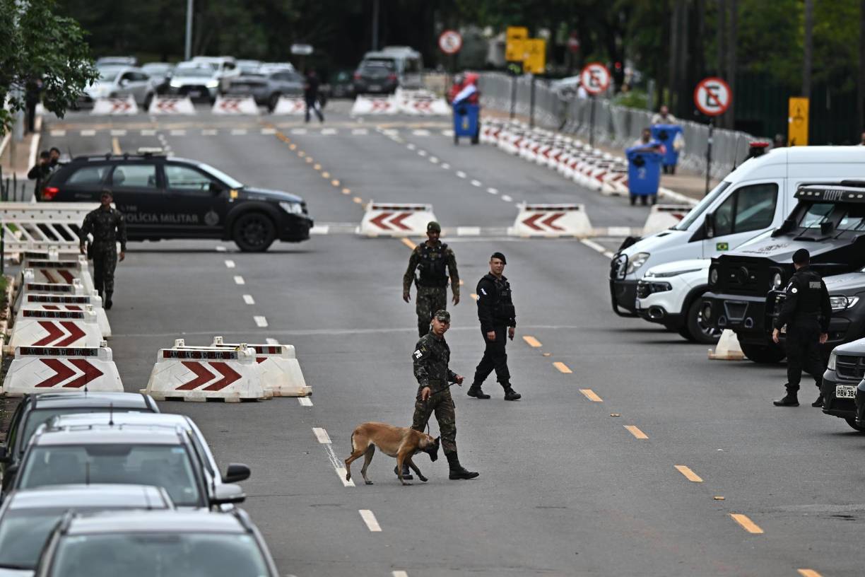 Se sospecha que el objetivo final de Wanderley Luiz era asesinar al juez del Supremo Alexandre de Moraes, instructor de causas contra Bolsonaro por golpismo y contra los activistas ultras que invadieron las sedes de los tres poderes, el 8 de enero de 2023, para intentar derrocar al actual presidente, Luiz Inácio Lula da Silva.