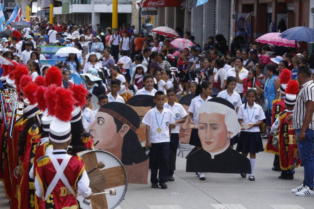 Los próceres fueron homenajeado por la escuela Helen de Kulman de El Progreso.