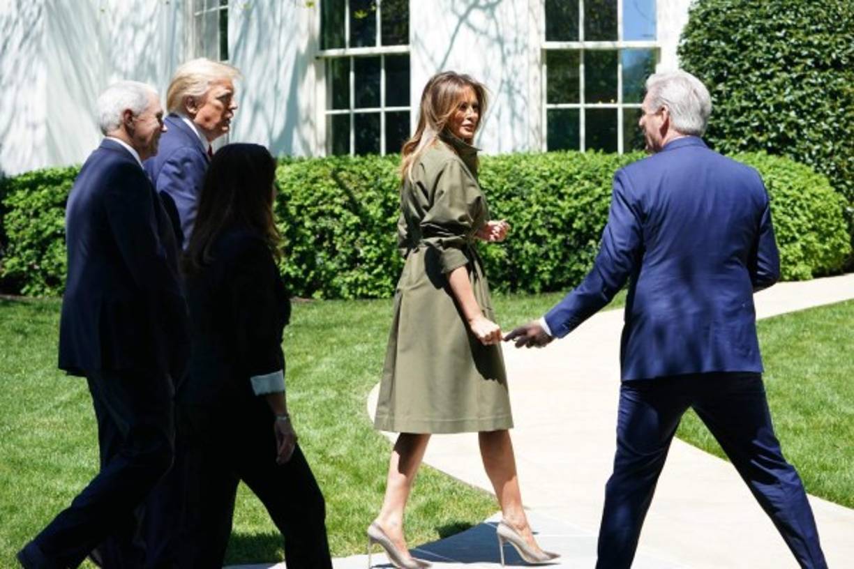 La prueba de la ex modelo de 49 años y del mandatario resultaron negativas. Desde entonces, Melania se ha mantenido alejada de los eventos públicos, haciendo unas pocas apariciones en redes sociales.