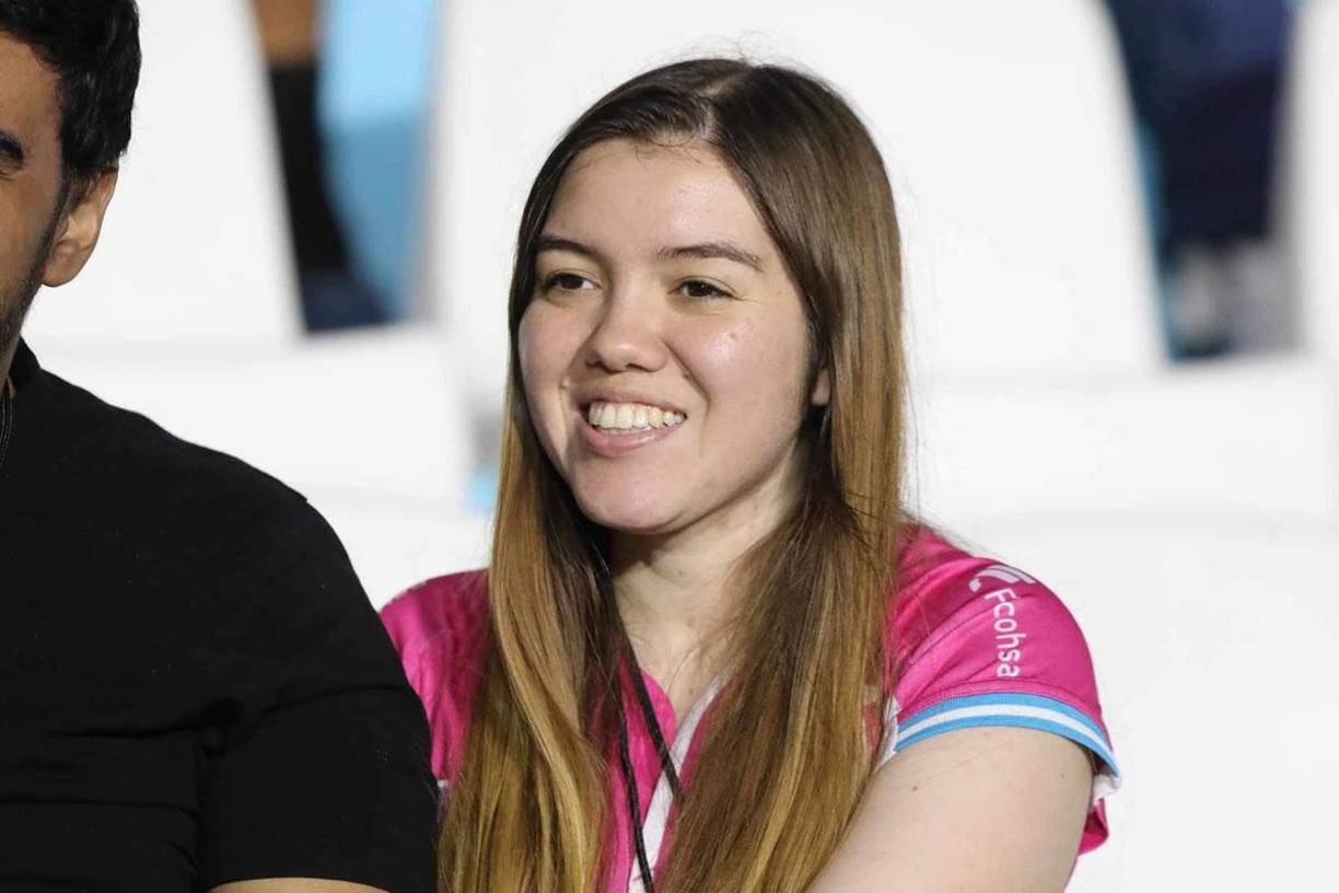 Las personas que asistieron al estadio Nacional disfrutaron de una noche llena de goles.