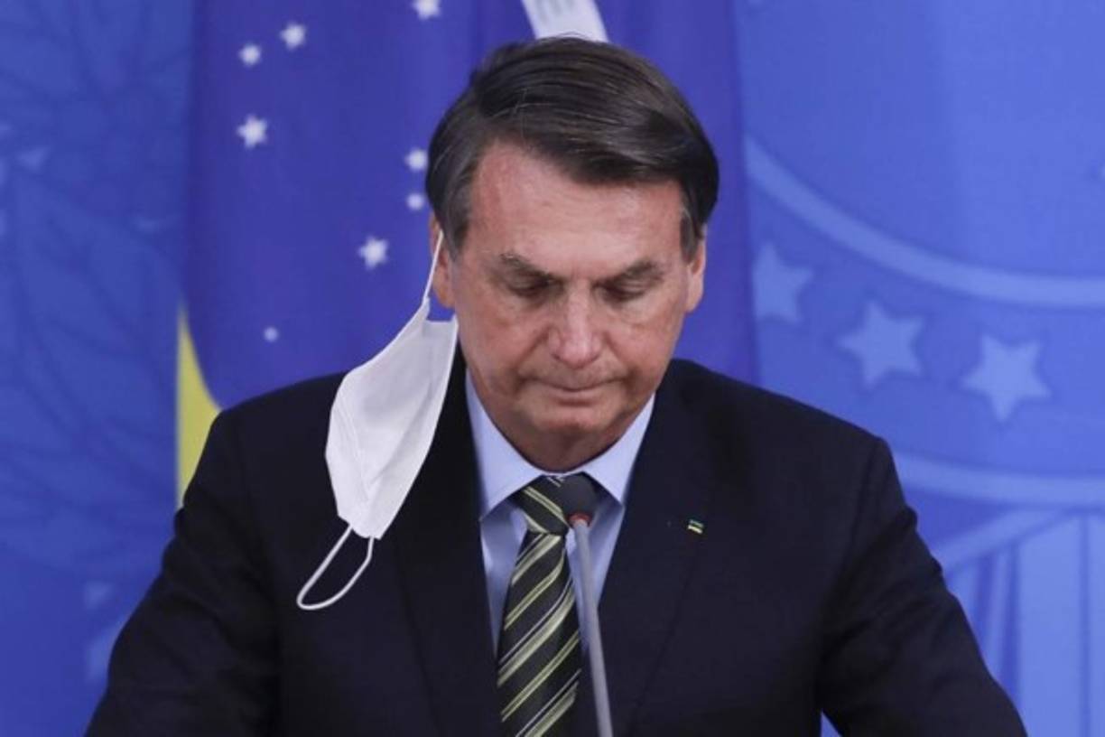El presidente de Brasil, Jair Bolsonaro, escéptico del distanciamiento social y las mascarillas, dio positivo por coronavirus en julio. En su momento el mandatario catalogó al covid como un 'problema menor'. Brasil hoy es uno de los países con más contagios en el mundo.