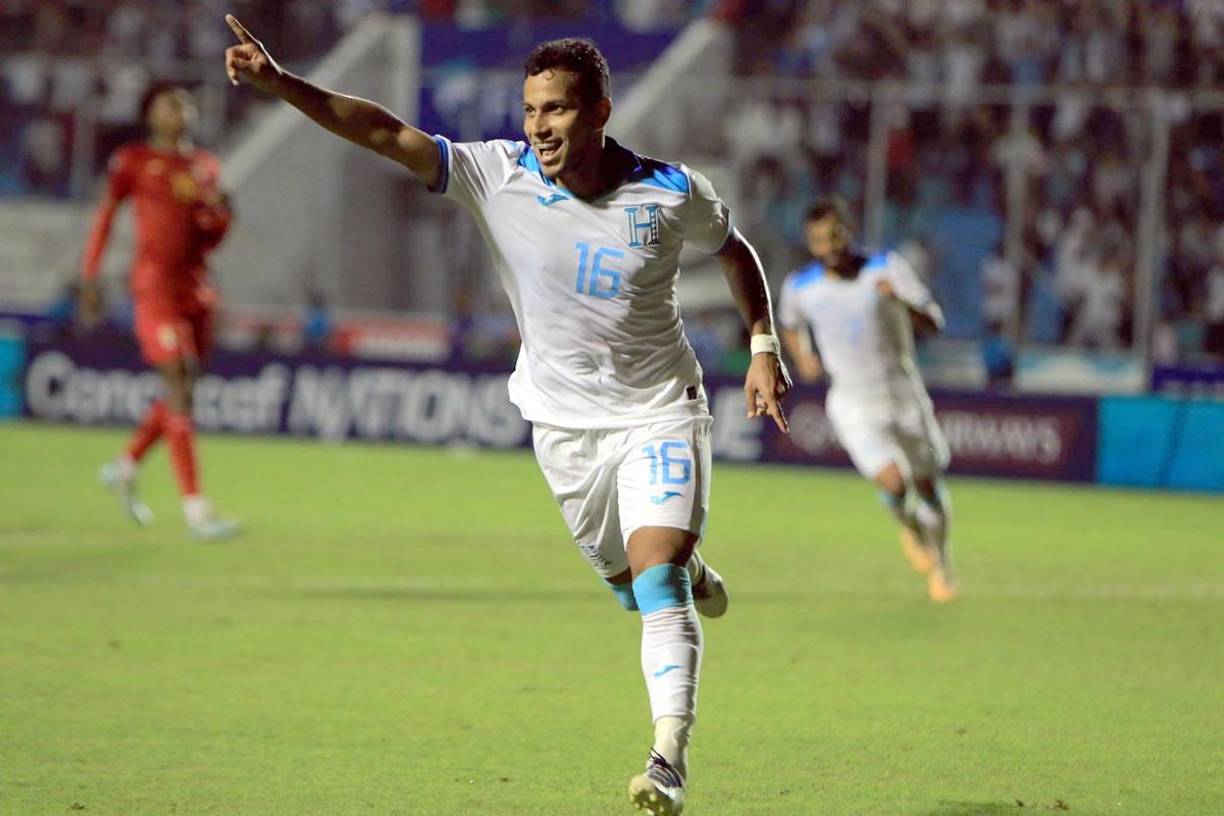 La sonrisa de una figura. Edwin Rodríguez festejando su segundo gol de la noche.