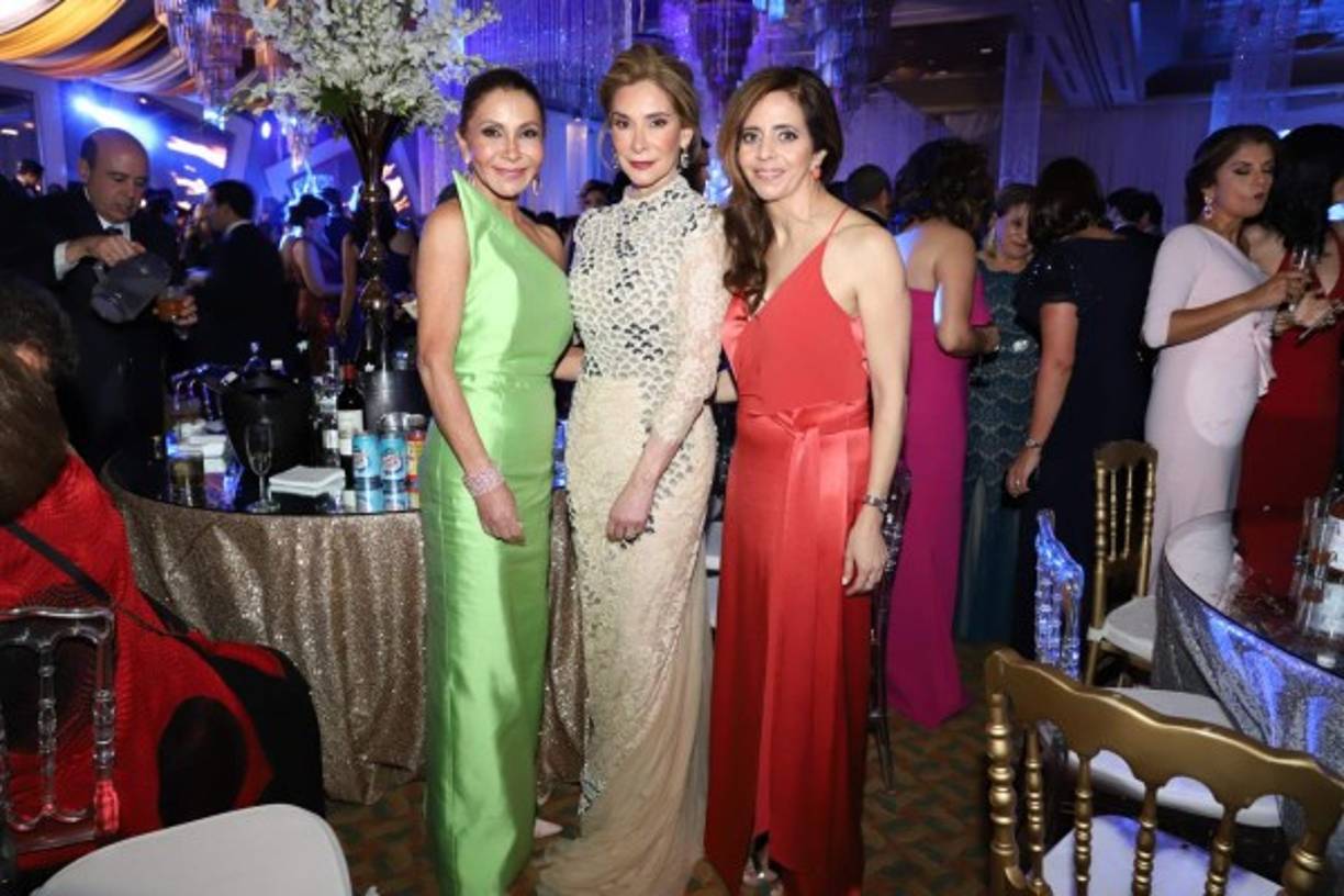 Norma Callejas y Annamaría Villeda de Kafati.