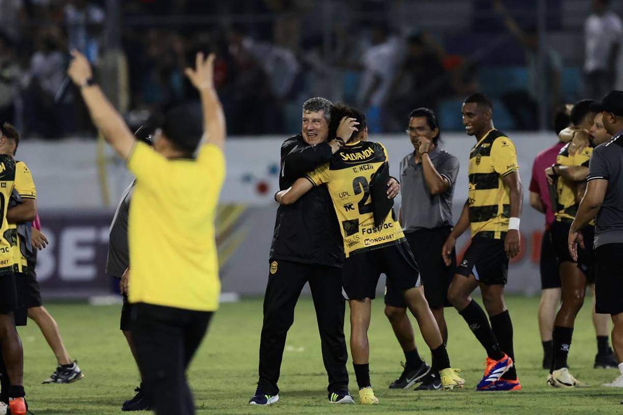En el Real España todo es alegría en estos momentos después de ganar su tercer clásico del campeonato.