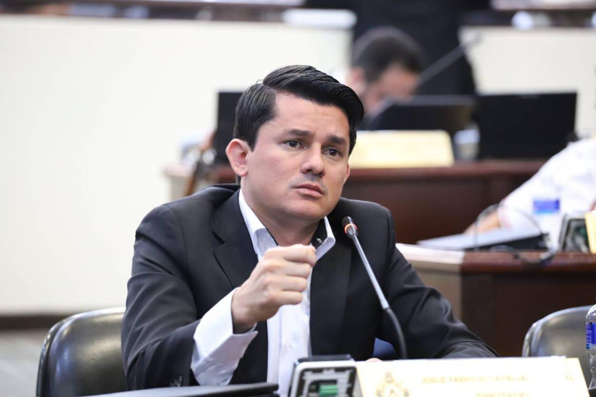 Diversos líderes de Libre también respondieron con desidia a la donación de Cálix. Uno de ellos fue el diputado del departamento de Valle, Fabricio Sandoval. 