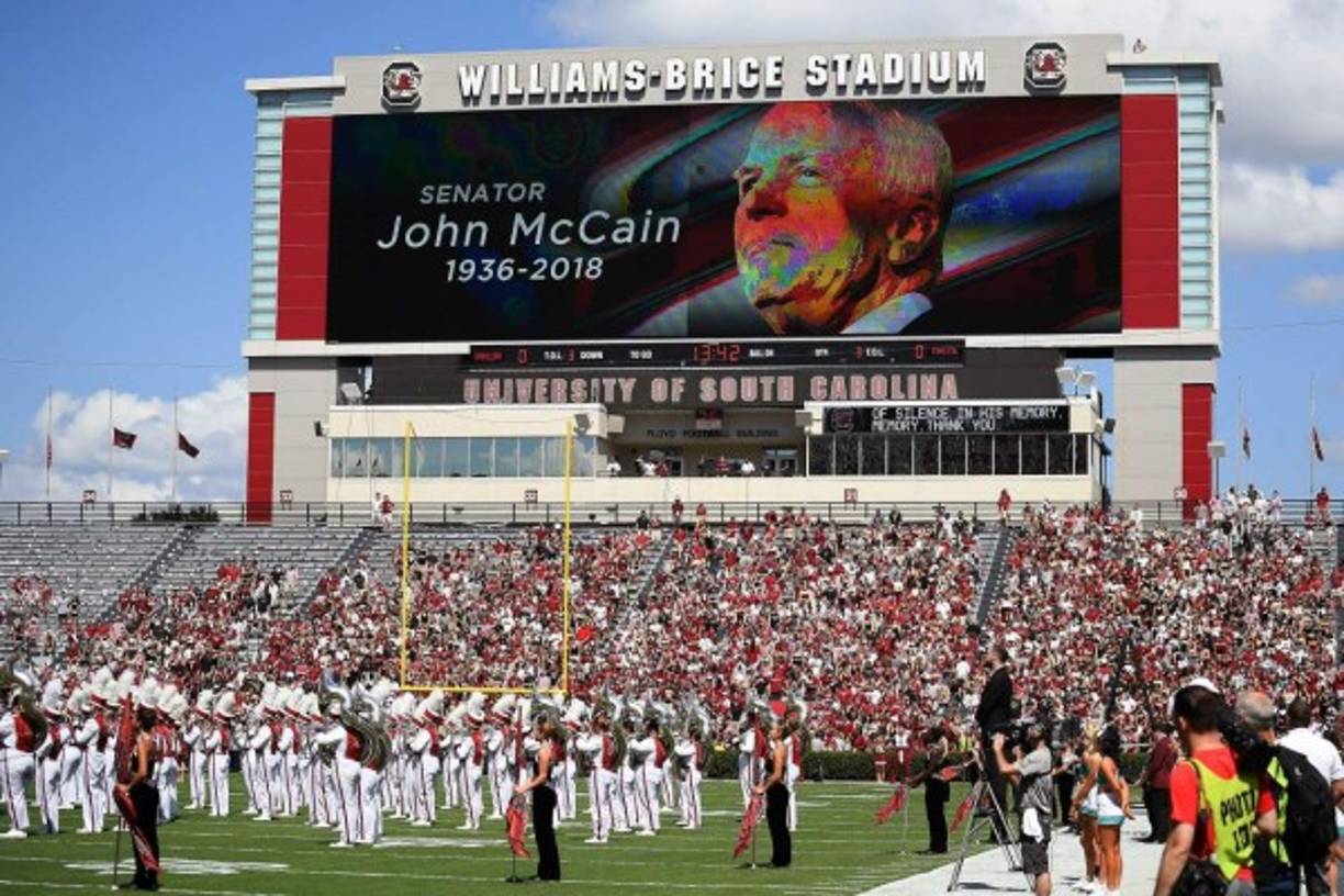 Los homenajes a McCain, uno de los políticos más respetados en la historia de EEUU, se celebraron a lo largo de todo el país.