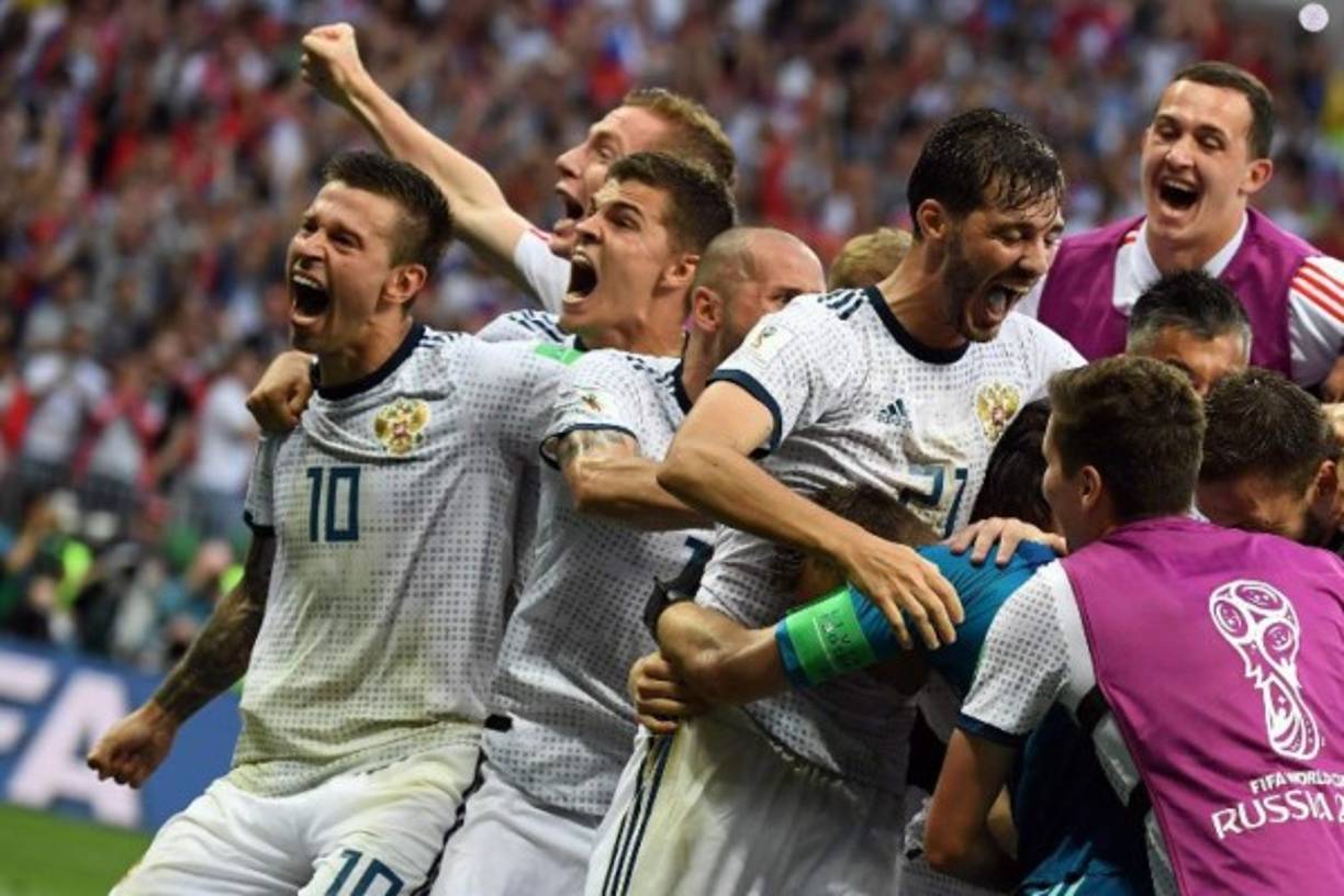 La mejor zaga es la selección rusa, que logró hacer 259 acciones defensivas entre despejes, faltas y paradas. Foto AFP