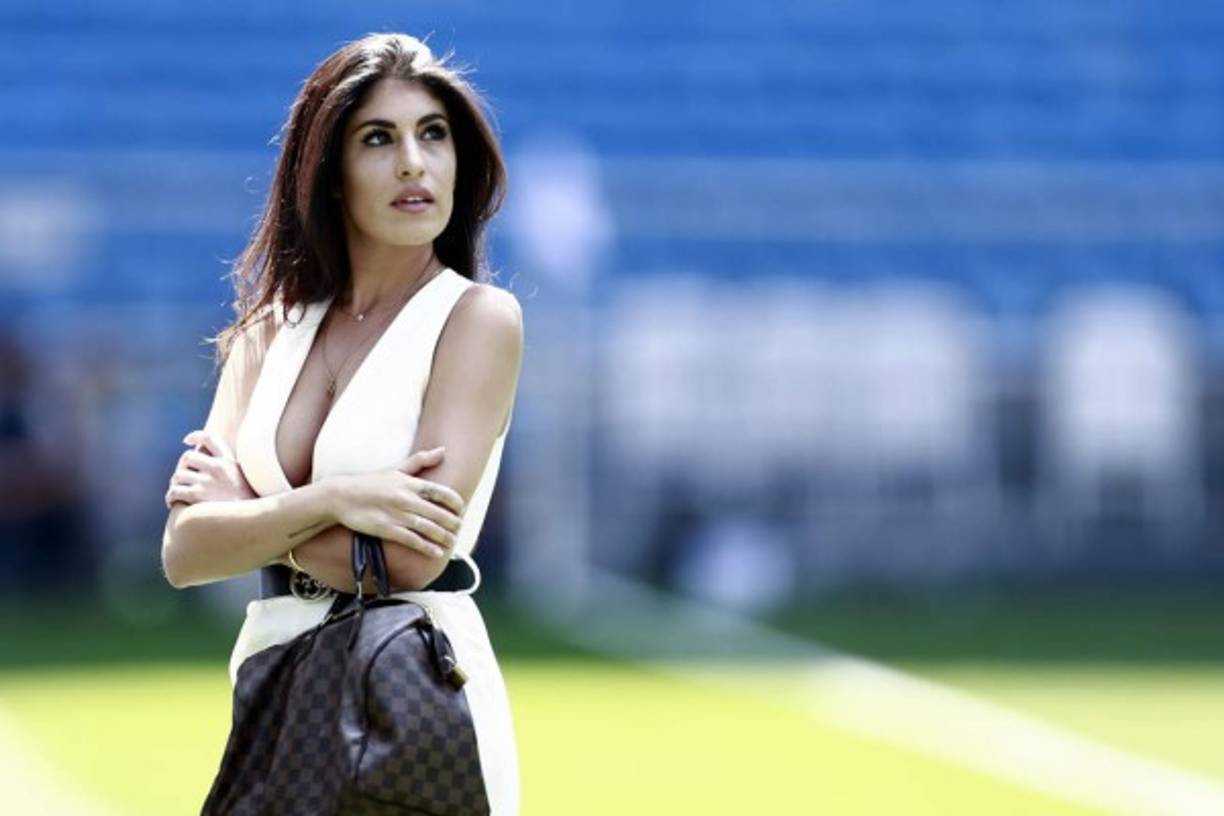 Yaiza Moreno llamó la atención por su belleza en la presentación de Mariano Díaz con el Real Madrid.