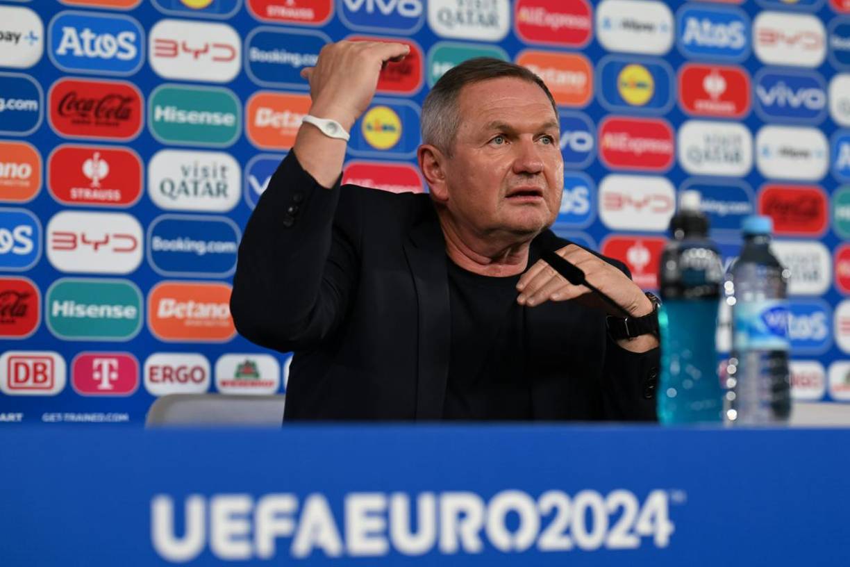 Matjaz Kek - El entrenador esloveno percibe 300 mil euros en la Selección de Eslovenia.