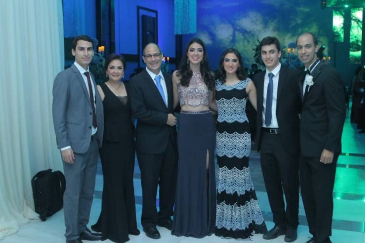 David, Jenny, Kenny, María, Jennifer, Gabriel y Kenny Yuja