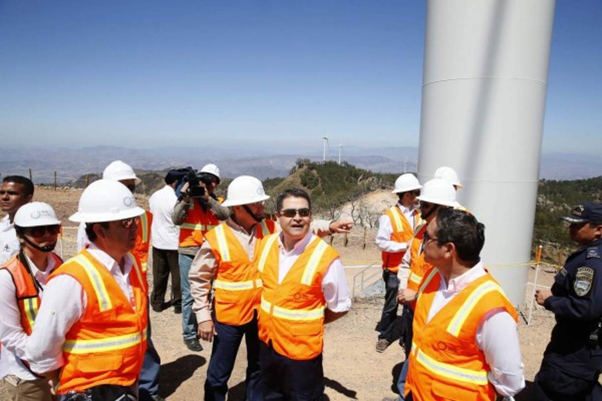 El presidente de Honduras, Juan Orlando Hernández, considera que el proyecto eólico es el inicio del desarrollo para el sur del país.
