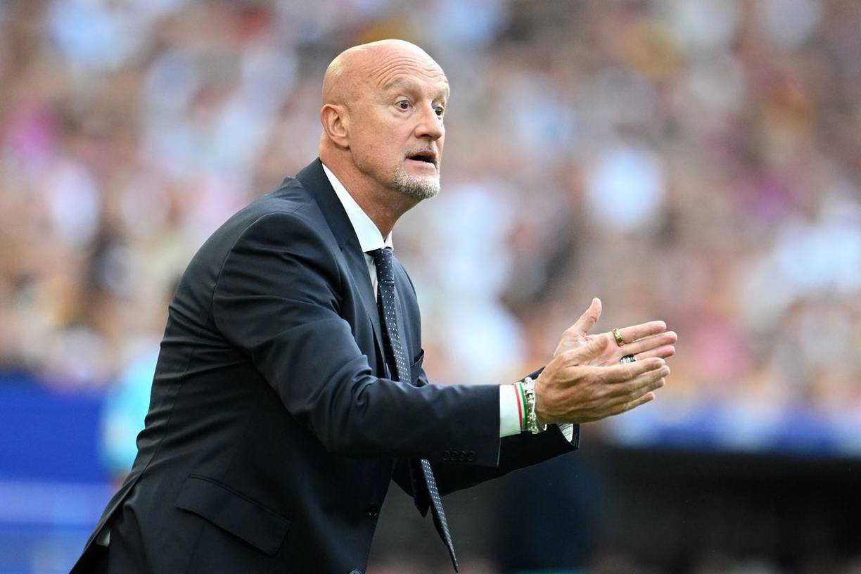 Marco Rossi - El entrenador italiano dirige a la Selección de Hungría y gana un sueldo de 300 mil euros.