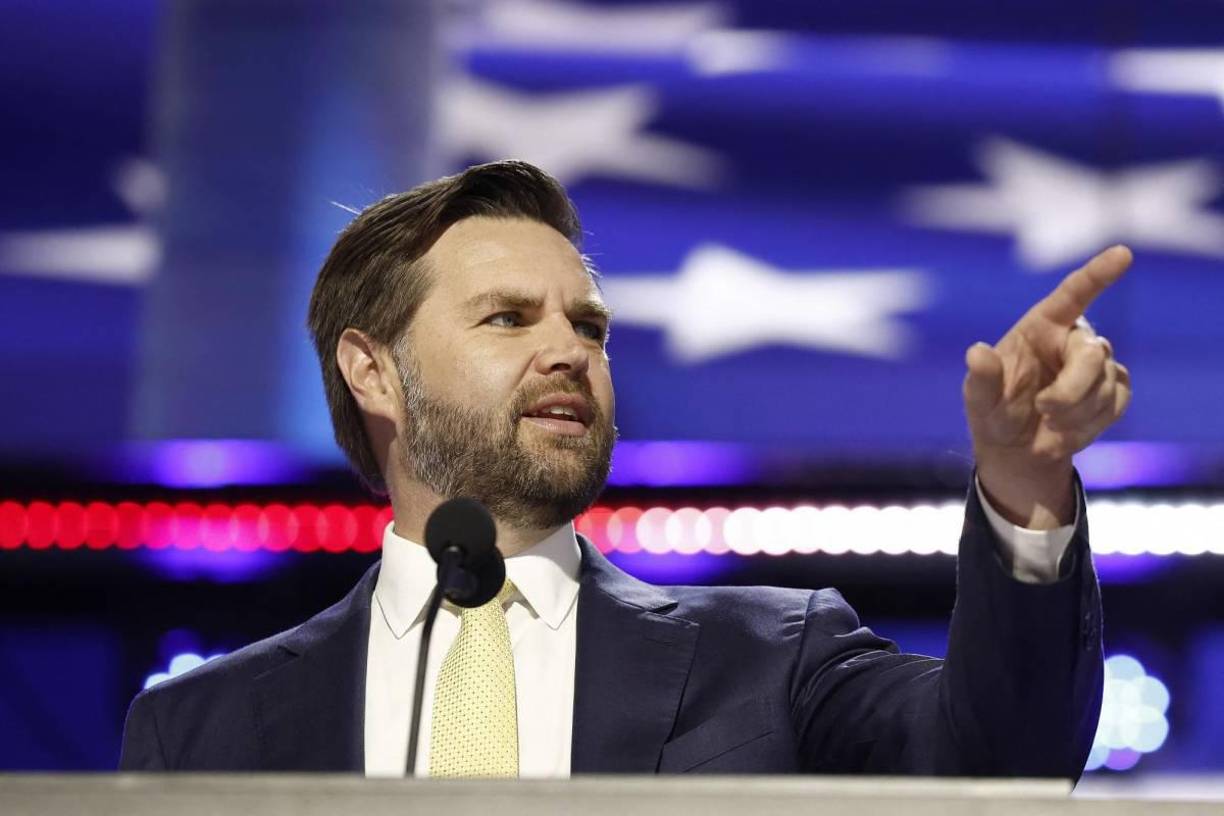 En 2016, cuando publicó sus memorias, Vance no llevaba a Trump en el corazón, y en una entrevista con la radio pública NPR llegó a decir: “No puedo soportar a Trump. Temo que esté llevando a la clase trabajadora blanca a un lugar muy oscuro”.