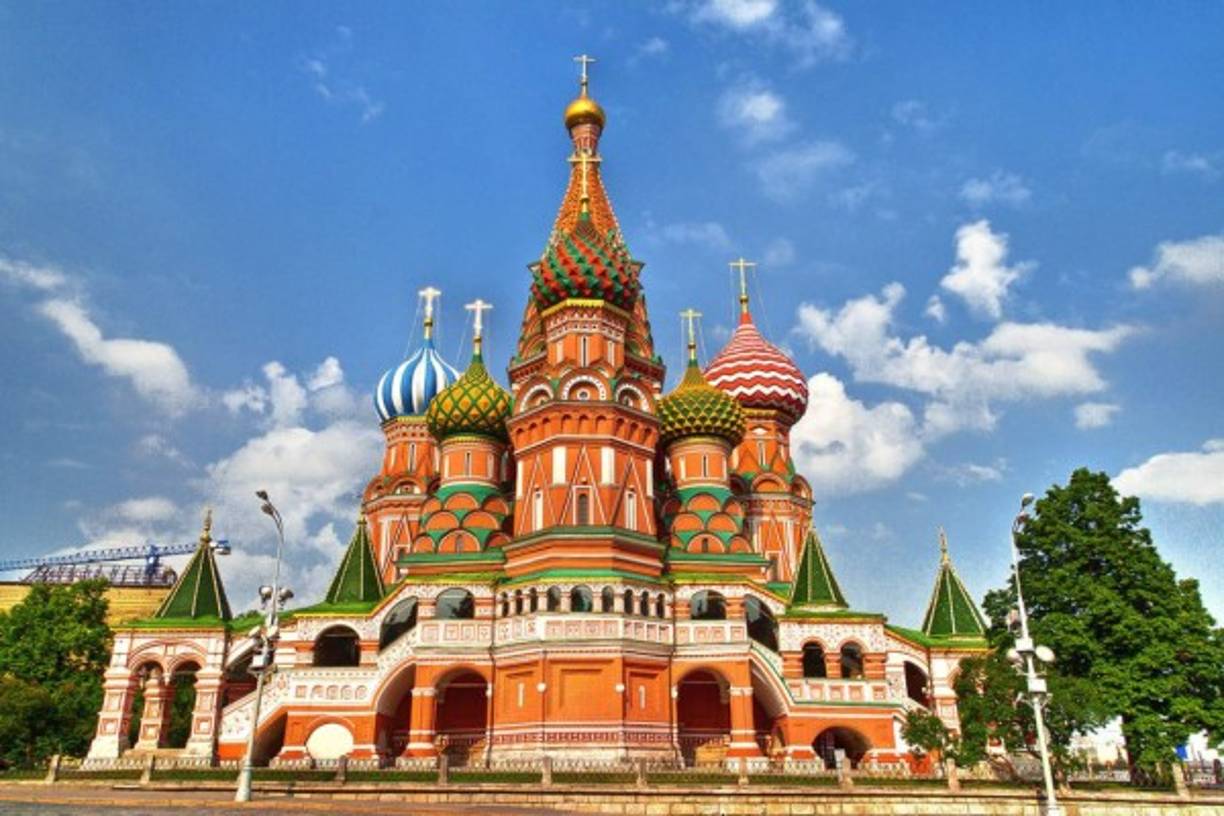 La catedral de San Basilio se halla en Moscú, Rusia. Está compuesta de ocho torres con cúpulas en forma de cebolla. Foto:tourismexperienceblog.wordpress.com
