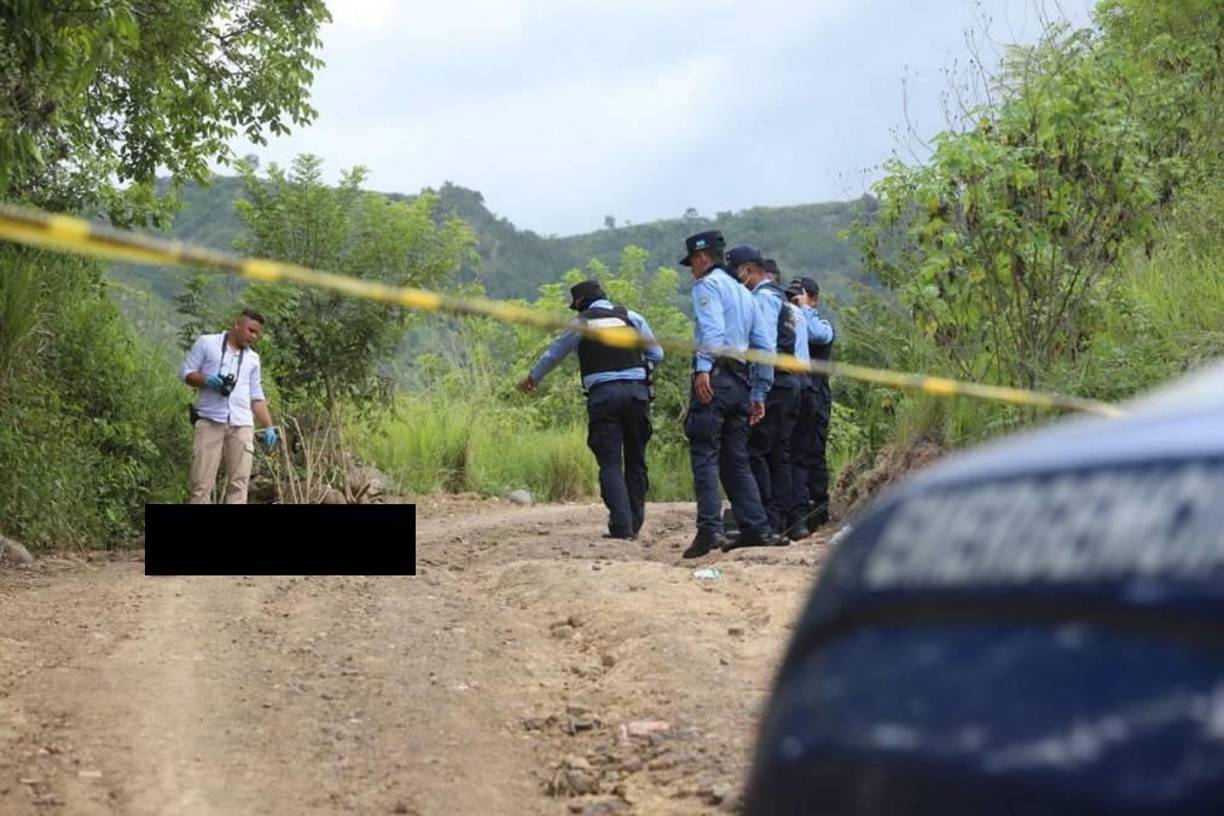 Supuestamente, la víctima fue torturada antes de quitarle la vida, ya que se encontraron evidencias de que la estaban interrogando y tenía heridas de bala en sus piernas.