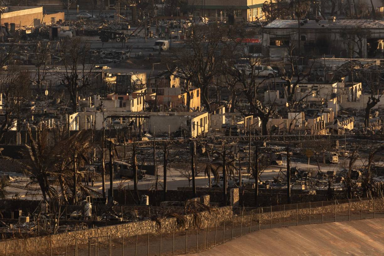 Incendios en Hawái: Iglesia queda intacta en medio de las cenizas en Maui