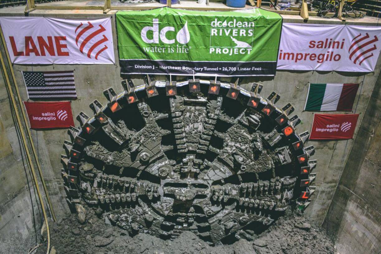 A partir de estos datos, el programa genera informes que facilitan el seguimiento y toma de decisiones para las constructoras. 