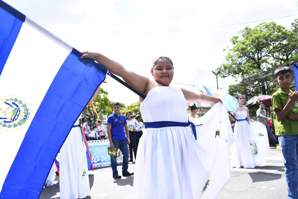 Y la escuela San Vicente de Paul, con cabezones de los próceres hondureños.