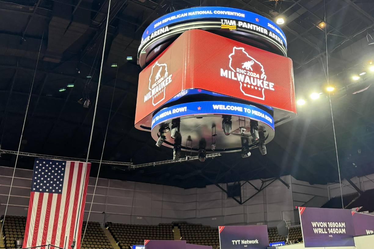 La ciudad de Milwaukee, en el estado clave de Wisconsin, albergará el evento hasta el jueves, día grande de la convención donde Trump aceptará la nominación con un discurso triunfal y la tradicional cascada de globos de colores rojo, azul y blanco. 