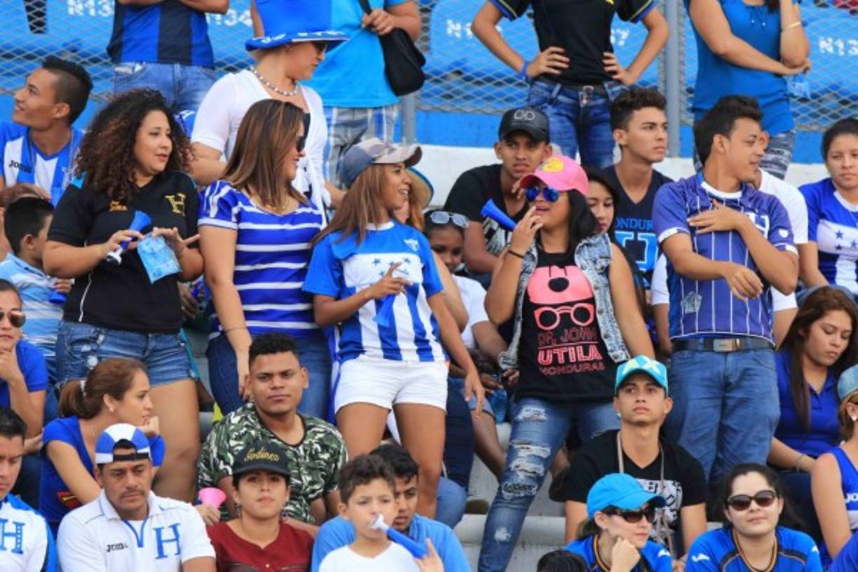 La afición le respondió Honduras pese a que el pasado viernes perdió ante los panameños.