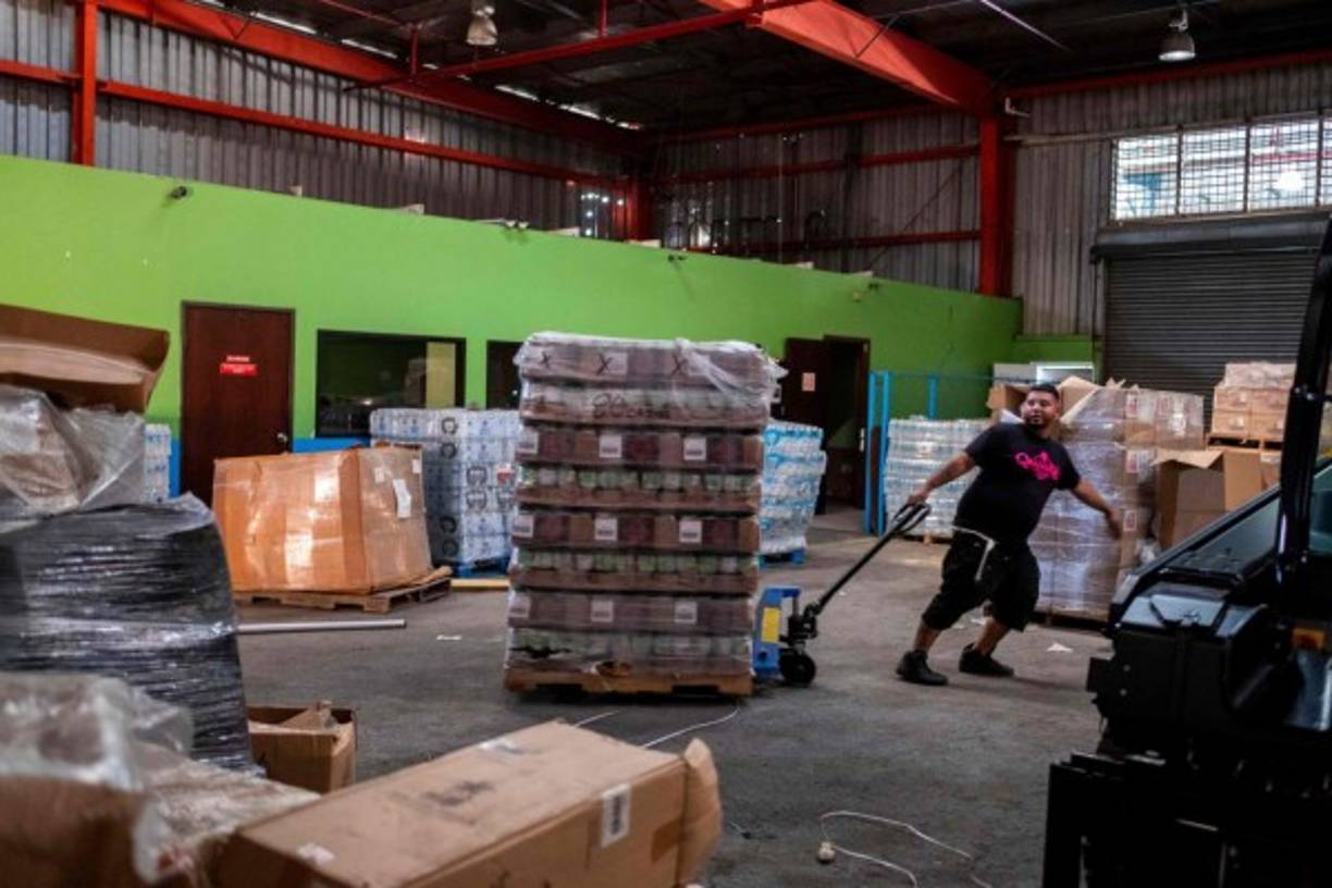 La gobernadora de Puerto Rico, Wanda Vázquez, despidió a Carlos Acevedo como comisionado del Negociado del Manejo de Emergencias y Administración de Desastres (NMEAD) tras descubrirse el almacén con los suministros para los damnificados.