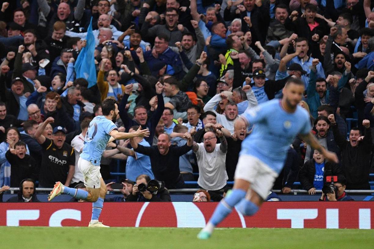 La alegría de Bernardo Silva corriendo a celebrar su primer gol del partido.