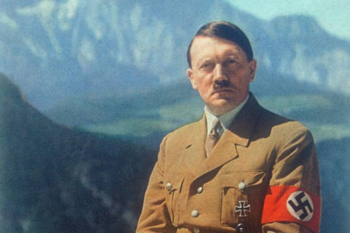 El ascenso al poder de Adolf Hitler. Nostradamus en sus versos frecuentemente menciona varios sucesos relacionados con el 'führer' alemán, Adolf Hitler, y hasta incorpora anagramas como 'Hister' en su escritura. Por ejemplo, escribe en la cuarteta 35 de la centuria III: 'De lo más profundo del Occidente de Europa, de gente pobre un niño nacerá, que por su lengua seducirá a las masas, su fama en el reino de Oriente más crecerá'.