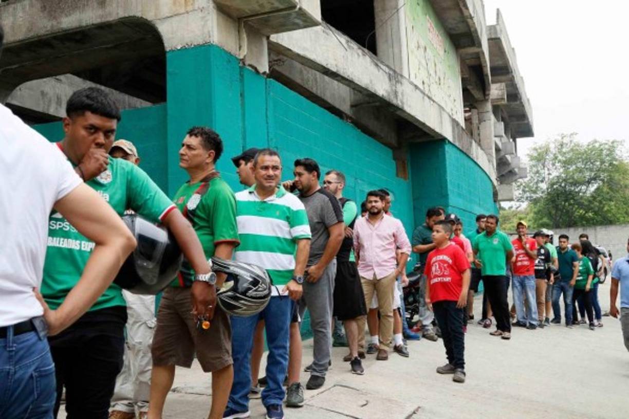 Grandes filas se armaron para ingresar al estadio Yankel Rosenthal.