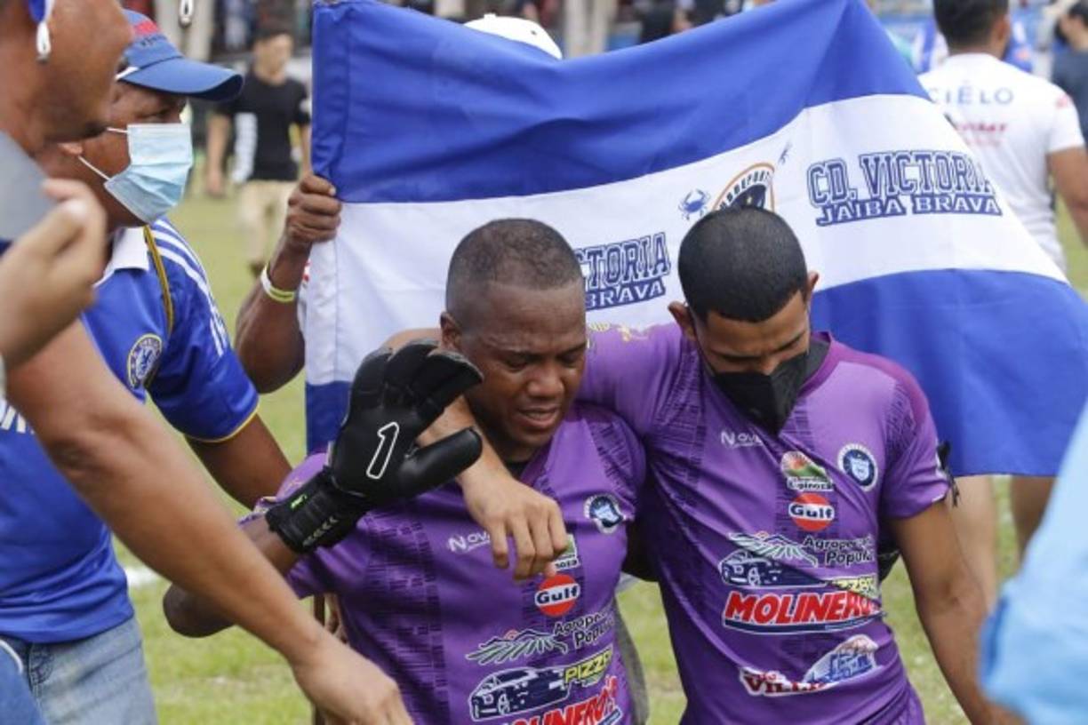 Jugadores del Victoria rompieron en llanto.