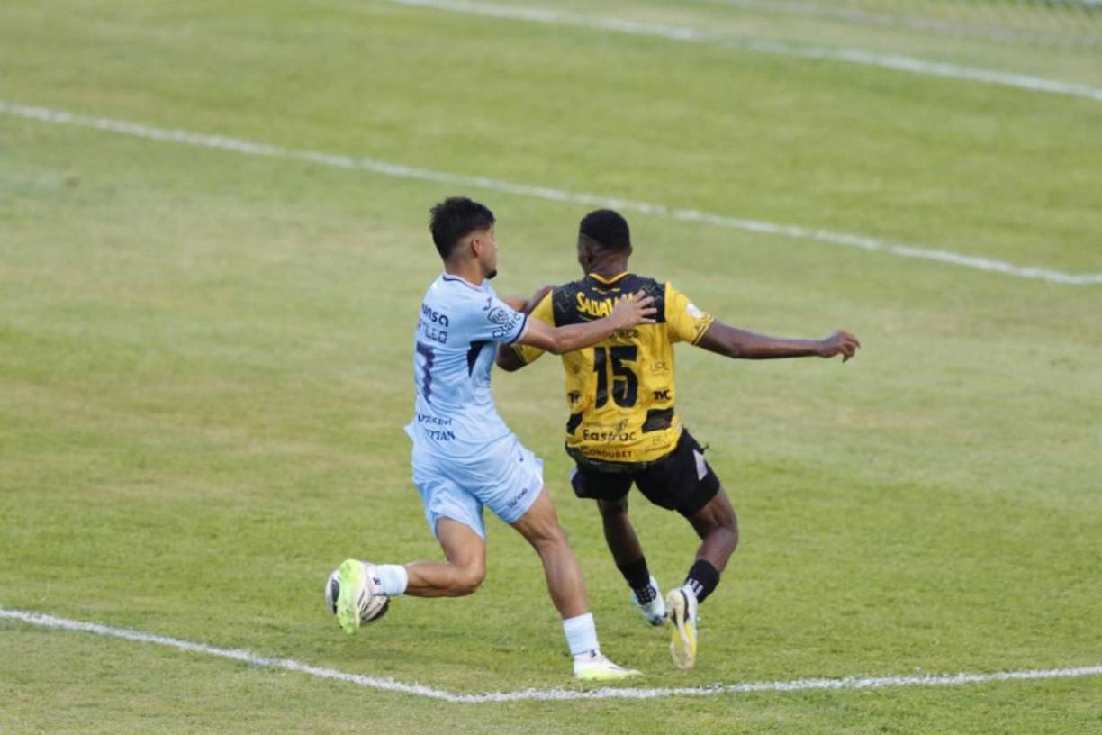 Al 45+3’, Jhen Clever Portillo se bajó a Dixon Ramírez en su llegada al área y se señaló penal, un error infantil que le costó caro al Motagua.