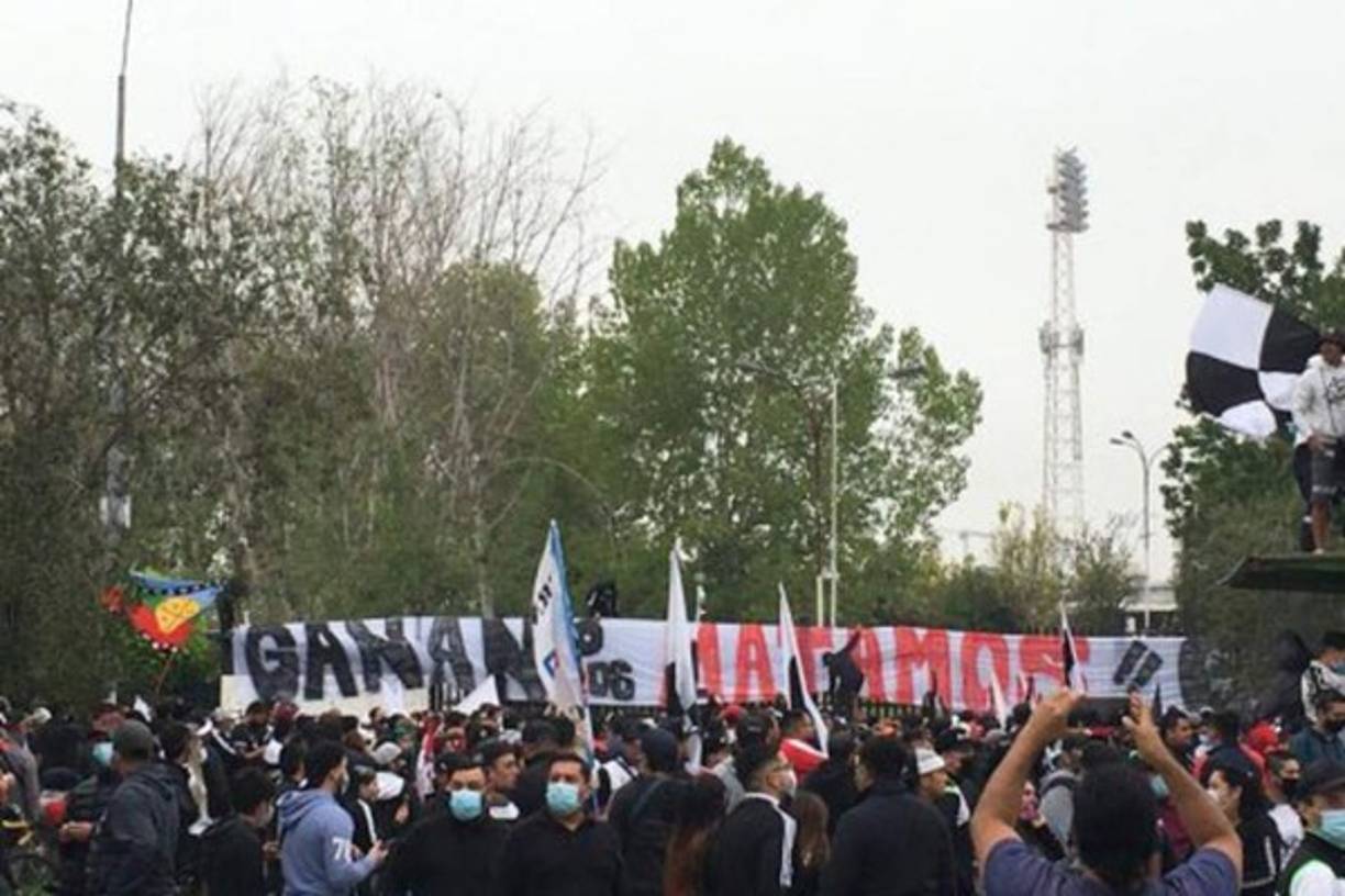 Colo-Colo, el más laureado del fútbol de Chile, atraviesa un momento sombrío y coquetea con el descenso.