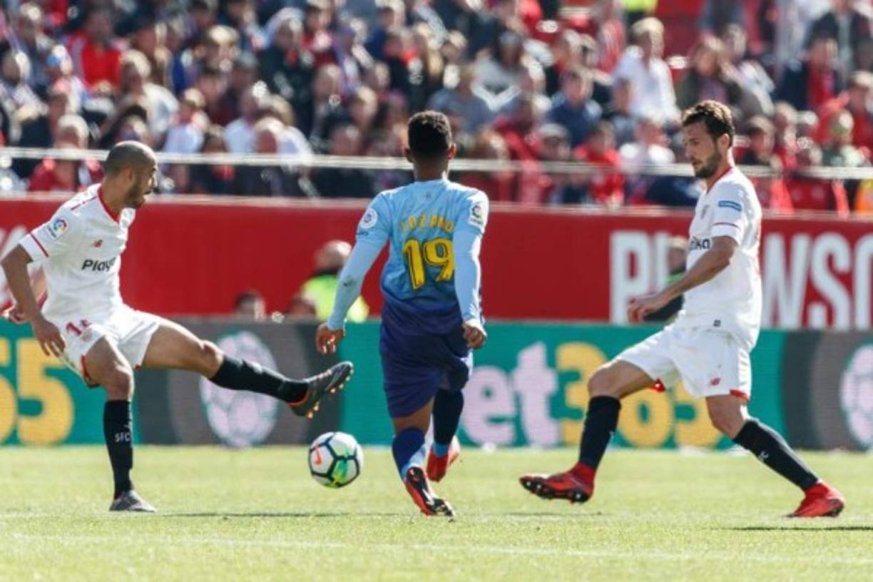 Choco Lozano debutó en la Liga de España en la derrota del Girona de 1-0 ante Sevilla. Vio acción durante 20 minutos.