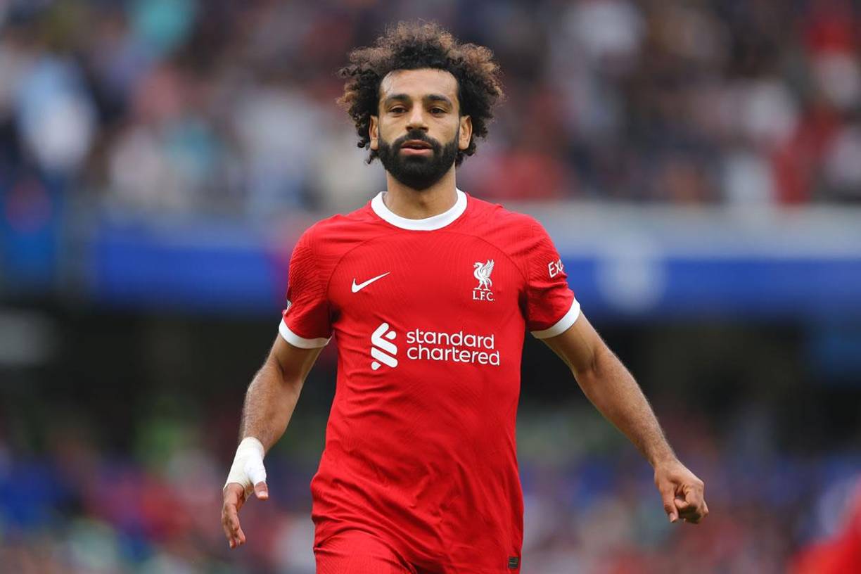 El Al-Ittihad de Arabia Saudita prepara una nueva oferta por Mohamed Salah. Según apunta el diario Daily Mail, el club árabe está dispuesto a poner sobre la mesa 118 millones de libras, casi 140 millones de euros, por el jugador del Liverpool. A pesar de que el club y Klopp han dejado claro en muchas ocasiones que no quieren dejar salir al delantero egipcio, Al-Ittihad sigue aumentando su propuesta.
