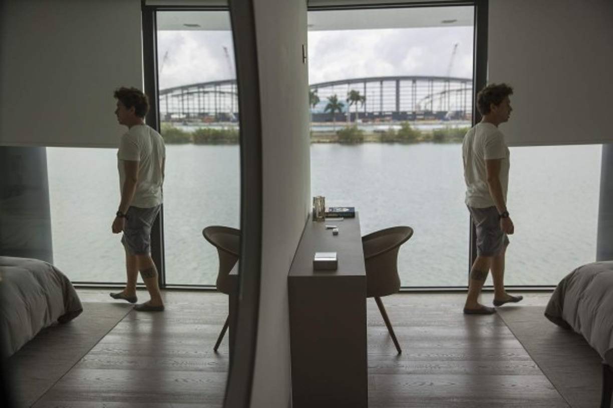 Arkup cuenta con un sistema de estabilización similar al de las plataformas de petróleo y está equipada con un motor eléctrico que funciona con energía solar.